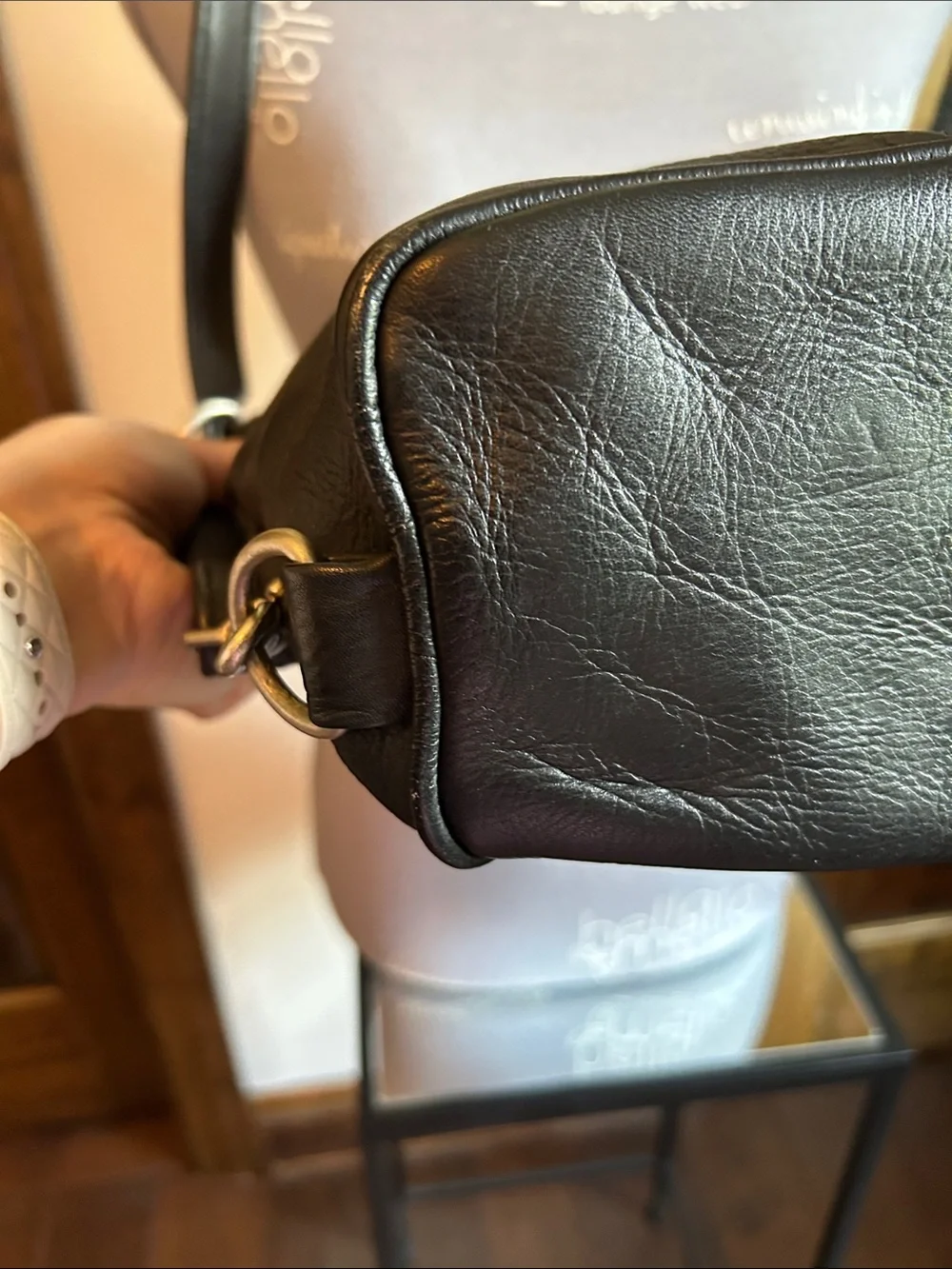 Wilsons Leather Black Pebbled Leather Crossbody Bag has tarnish on buckle - Picture 4 of 14